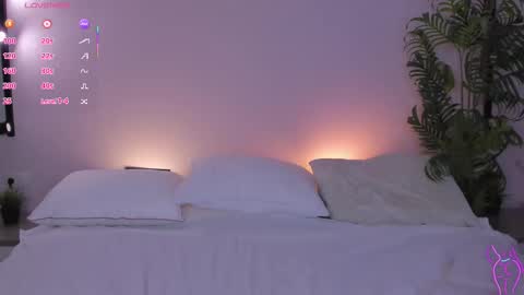 Mia online show from October 21, 2:01 am