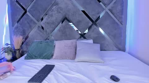 Alice  online show from January 8, 8:29 pm