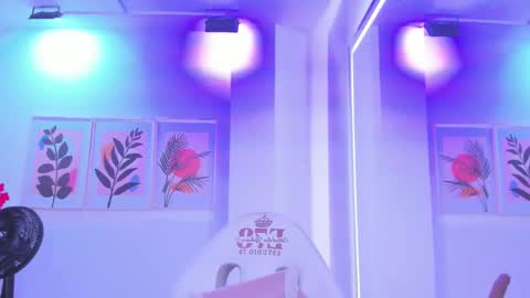 Snapshot of alicia_leclair chatting on September 12, 3:39 am alicia online show from September 12, 3:39 am