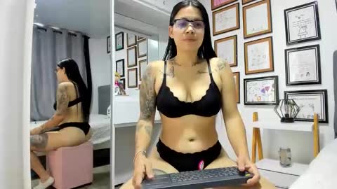 alicia_rainbow online show from May 5, 7:33 pm