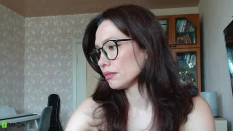 Snapshot of alicia_savory chatting on June 17, 7:44 am Alicia online show from June 17, 7:44 am