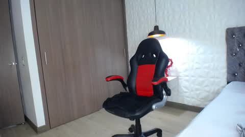 Snapshot of alicia_wonder_dl chatting on February 13, 2:52 pm Ali online show from February 13, 2:52 pm