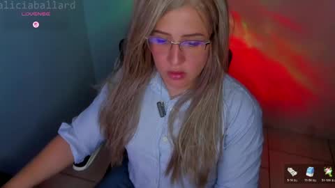 Jennyfer online show from April 22, 9:05 pm