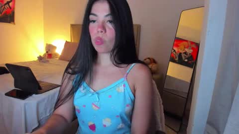 Snapshot of aliciabiden chatting on December 19, 3:35 am aliciabiden online show from December 19, 3:35 am