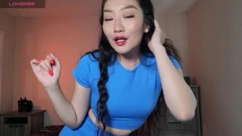 Snapshot of aliciahebixxx chatting on April 19, 11:51 pm Alicia Hebi online show from April 19, 11:51 pm