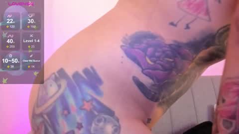 CINNAMON GIRL online show from December 13, 11:50 pm