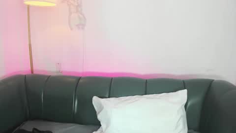 Alicia  online show from February 11, 1:05 pm