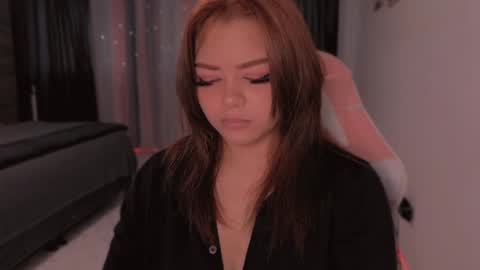 aliciawonderland__ online show from February 4, 8:38 pm