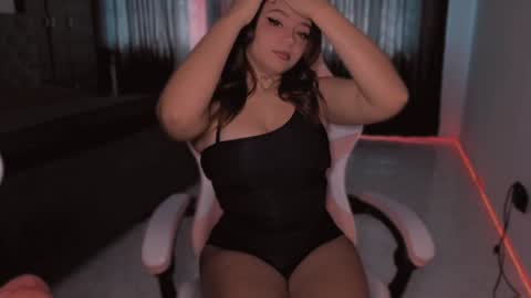 aliciawonderland__ online show from February 6, 2:58 pm