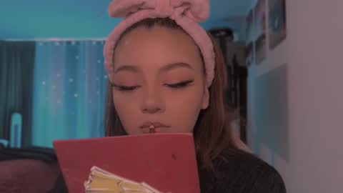 aliciawonderland__ online show from February 27, 4:10 pm