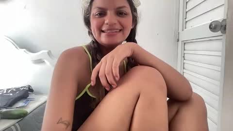 Snapshot of alicie_ebony1 chatting on December 11, 3:15 pm luisa online show from December 11, 3:15 pm