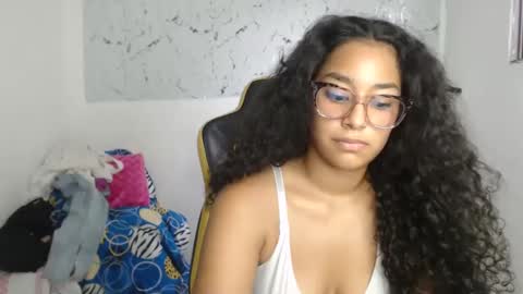 Snapshot of alicie_ebony1 chatting on September 18, 10:34 pm luisa online show from September 18, 10:34 pm