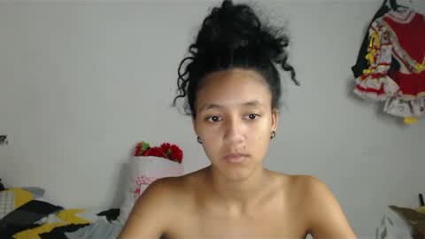Snapshot of alicie_sexy_hot_20 chatting on February 19, 7:17 am ana online show from February 19, 7:17 am