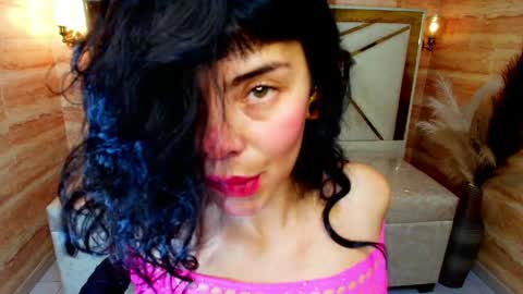 Snapshot of alie_martin_r chatting on April 14, 8:48 pm Alie online show from April 14, 8:48 pm