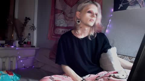 Alien Bella online show from March 14, 8:58 pm