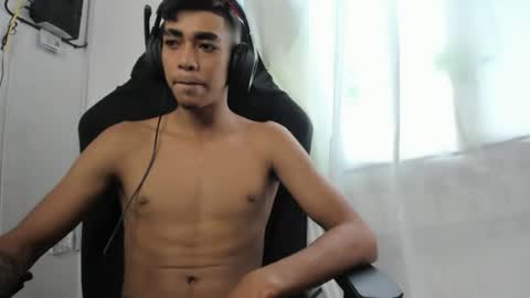 My name is Andrs and Im 18 years old. online show from June 20, 3:04 pm