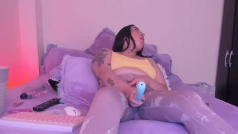 Snapshot of aliice_69 chatting on June 18, 2:23 am aliice_69 online show from June 18, 2:23 am