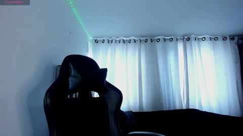 aliice_walker_ online show from February 2, 3:00 pm