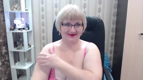 Snapshot of alina672211 chatting on February 9, 5:11 am alina672211 online show from February 9, 5:11 am