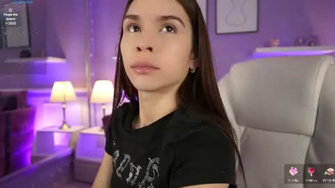Snapshot of alinabennet chatting on June 22, 11:40 am Alina Bennet online show from June 22, 11:40 am