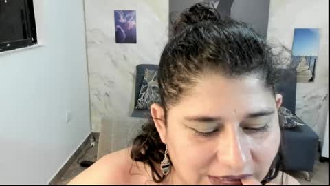 alinabozz1 online show from June 11, 5:05 am