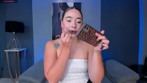 alinakravitz_ online show from June 4, 5:52 pm