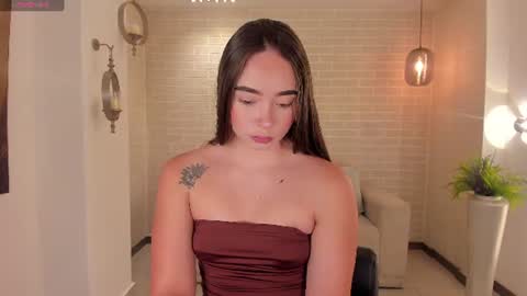 alinakravitz_ online show from June 7, 4:11 pm