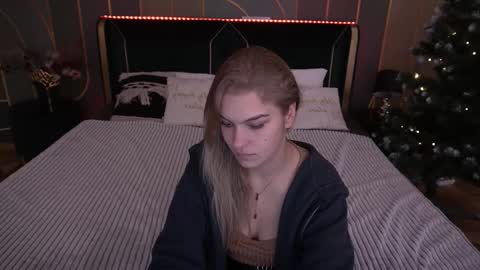 Snapshot of alinalemon chatting on January 9, 7:00 am Alina online show from January 9, 7:00 am