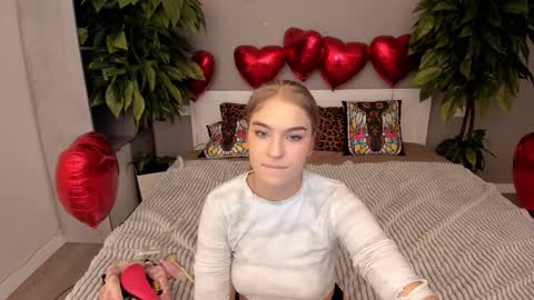 Snapshot of alinalemon chatting on February 11, 6:35 pm Alina online show from February 11, 6:35 pm