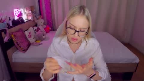 alinaocean online show from October 23, 6:50 pm