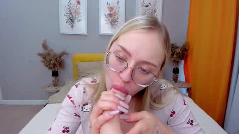 alinaocean online show from November 26, 8:04 am