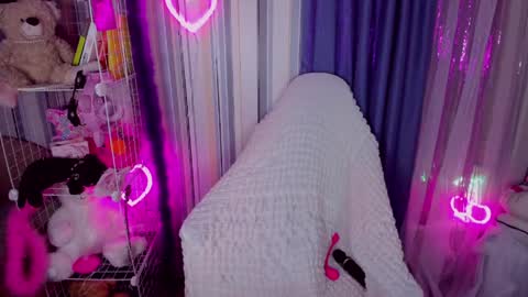 alinaocean online show from April 21, 4:23 pm