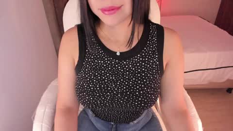 Snapshot of alinaowens chatting on January 24, 8:32 pm alinaowens online show from January 24, 8:32 pm