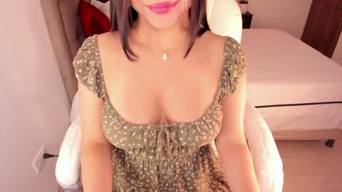 Snapshot of alinaowens chatting on January 28, 9:08 pm alinaowens online show from January 28, 9:08 pm