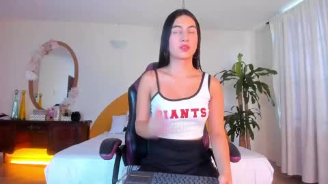 AlinaSimmons online show from April 13, 12:43 pm