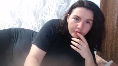 Snapshot of alinaxjames chatting on June 21, 8:06 am AlinaxJames online show from June 21, 8:06 am