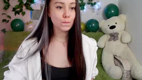 Snapshot of alinaxrose chatting on November 29, 2:36 am AlinaXRose online show from November 29, 2:36 am