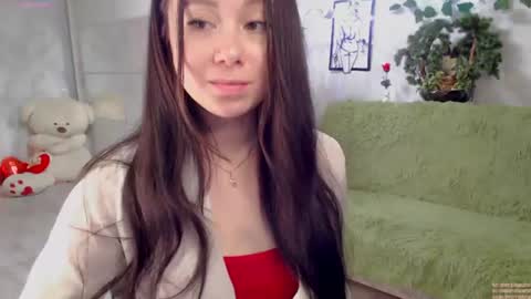 Snapshot of alinaxrose chatting on August 5, 9:39 pm AlinaXRose online show from August 5, 9:39 pm