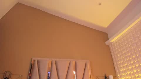   -  online show from April 16, 9:04 pm