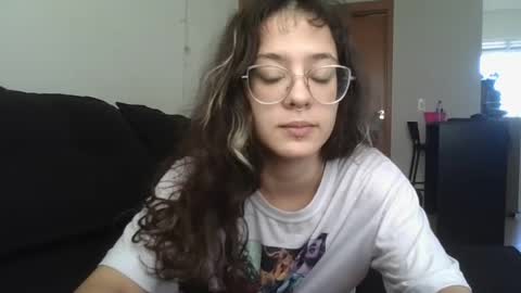 Snapshot of alinebani chatting on July 2, 3:07 pm Aline online show from July 2, 3:07 pm