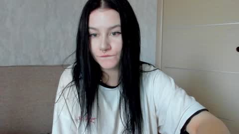 Snapshot of alinegreeeen chatting on December 11, 5:43 am Aline Greeeen online show from December 11, 5:43 am