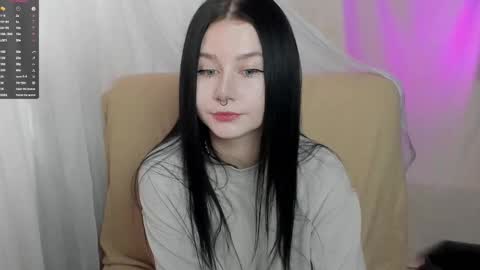 Snapshot of alinegreeeen chatting on February 11, 3:50 am Aline Greeeen online show from February 11, 3:50 am