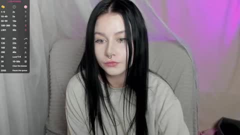 Snapshot of alinegreeeen chatting on February 19, 12:22 pm Aline Greeeen online show from February 19, 12:22 pm