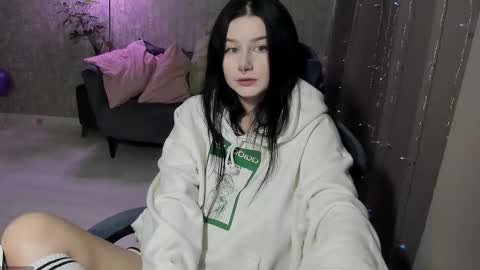 Snapshot of alinegreeeen chatting on September 22, 11:12 am Aline Greeeen online show from September 22, 11:12 am