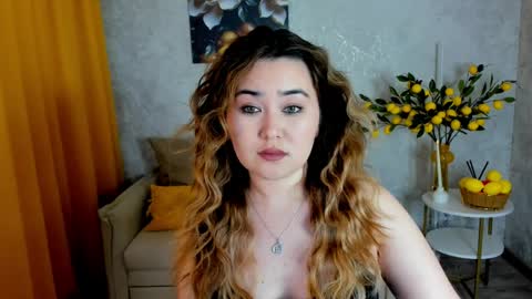 alineleee online show from April 4, 11:18 am