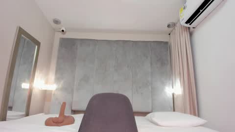 Alinna  online show from March 1, 10:42 pm