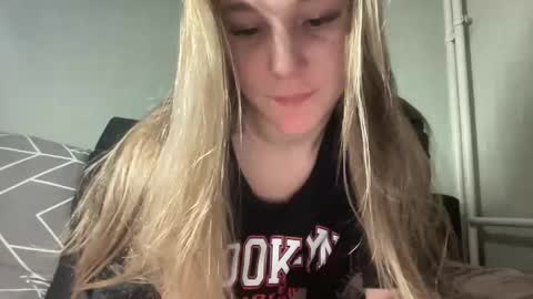 Snapshot of alisa0258 chatting on November 15, 2:02 pm alisa0258 online show from November 15, 2:02 pm