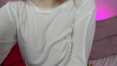 Snapshot of alisa_lesly chatting on December 11, 7:53 am Alisa GMT2 Wen - Sun 10 AM - 4 PM except Monday and Tuesday online show from December 11, 7:53 am