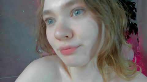 Snapshot of alisa_lesly chatting on January 19, 10:17 am Alisa GMT2 Wen - Sun 10 AM - 4 PM except Monday and Tuesday online show from January 19, 10:17 am