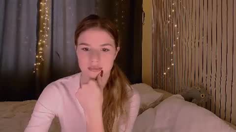 alisa_swan_ online show from June 10, 12:37 pm